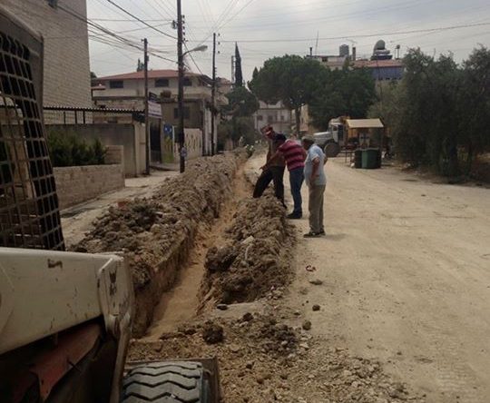 حفريات في بلدة كفرعقا لمد شبكة مياه جديدة